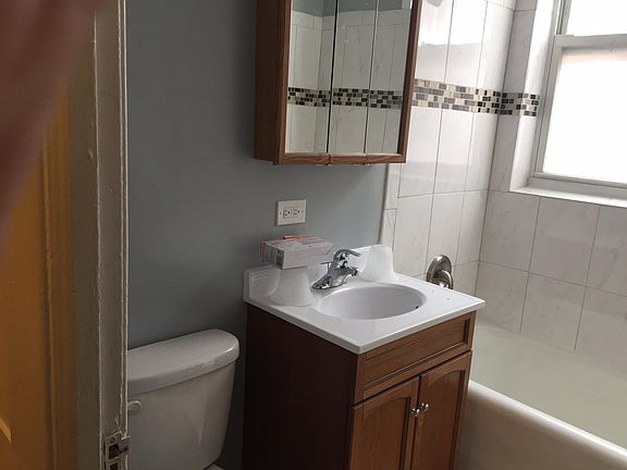 5th image of 6822 N Ashland Blvd #2