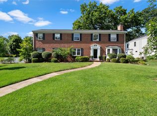 711 Hawbrook Rd, Saint Louis, MO 63122