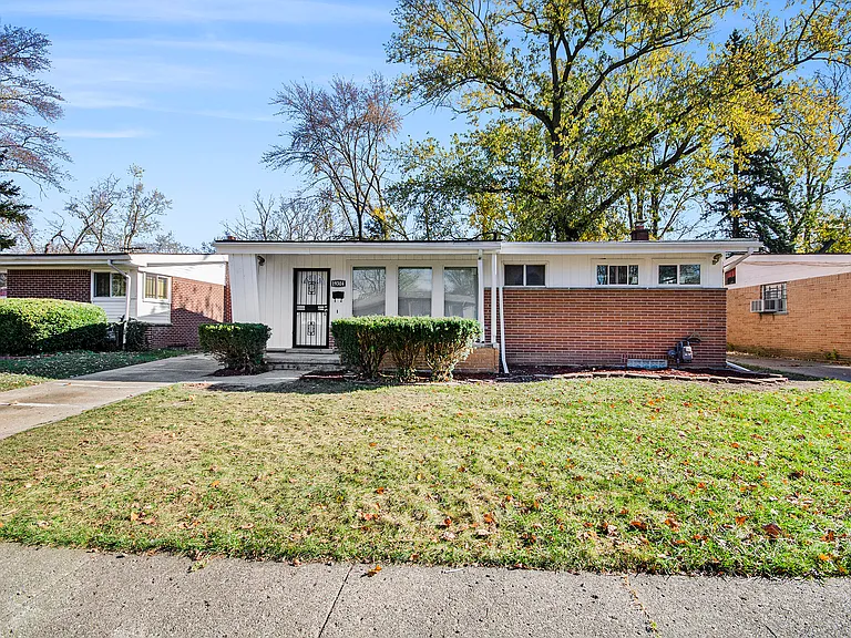 19304 Beaverland St — Photo 2