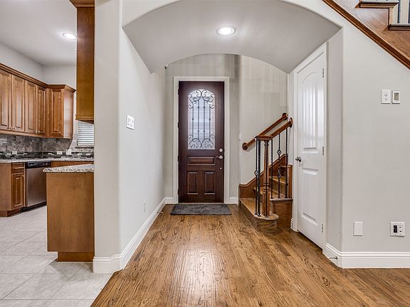 3rd image of 869 Rohan Dr