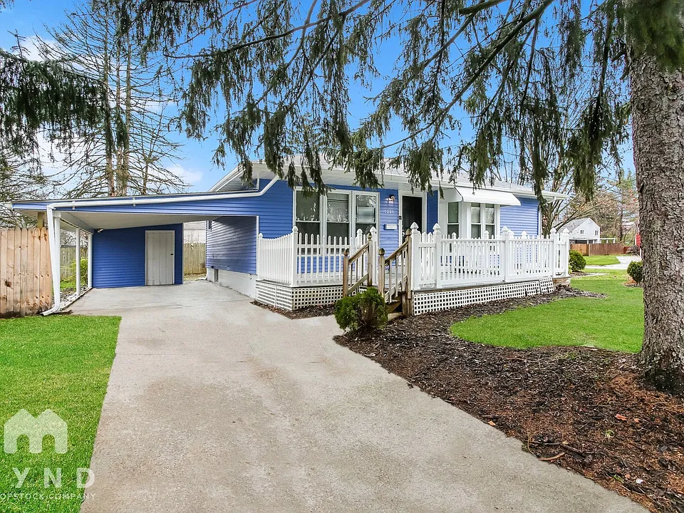 1221 Manfeld Dr