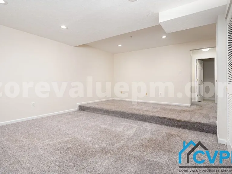 255 Seneca Ter — Photo 26