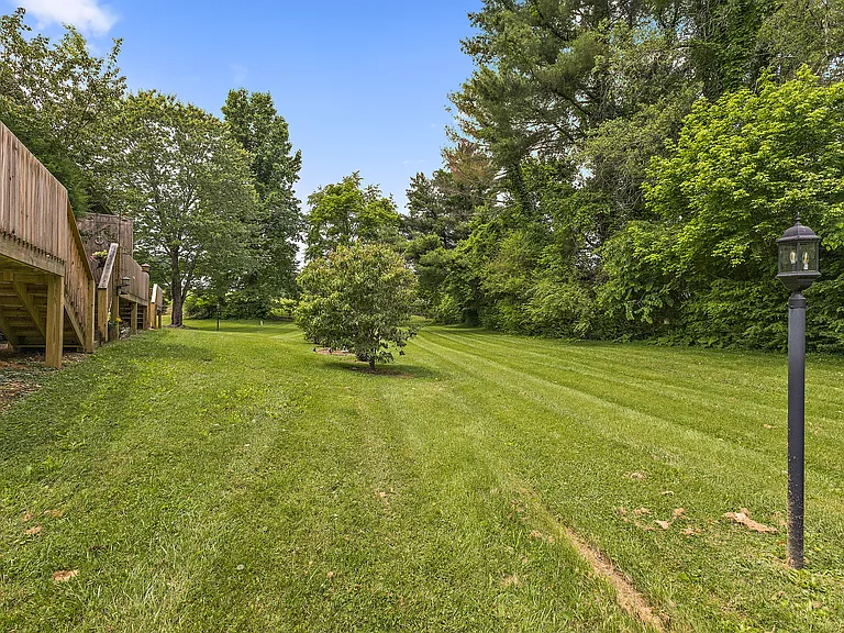 2812 S Greenwood Dr — Photo 17