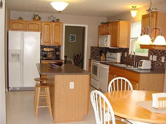 5th image of 10 Waterstone Dr