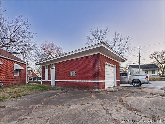 4th image of 317 McRoberts St