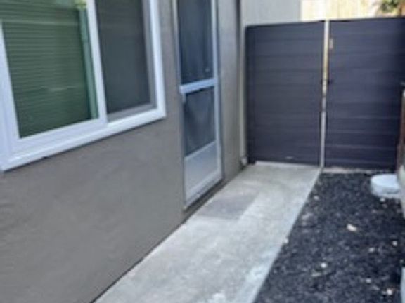 2nd image of 1463 Oak Grove Ave APT 1