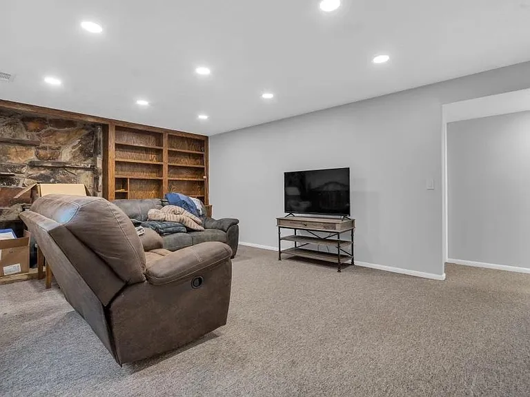 345 E 1200 N — Photo 12