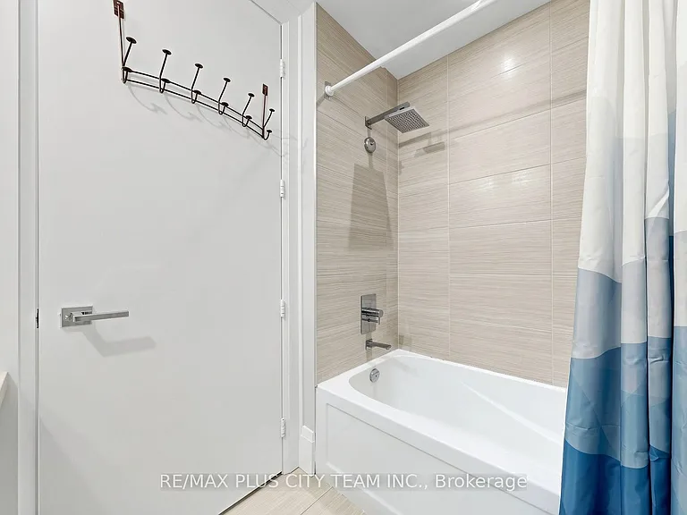 29 Queens Quay E #Townhouse 122 — Photo 18