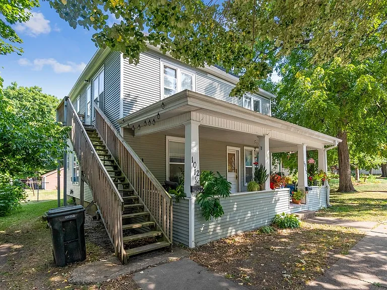 1012 Clay St — Photo 2