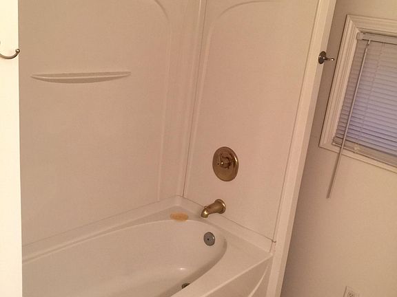 4th image of 776 Fuller St #1