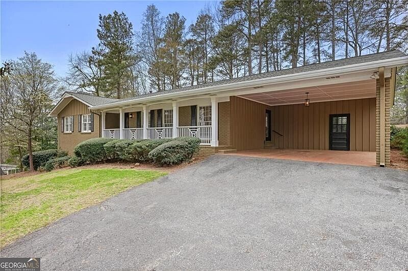 1st image of 840 Hickory Dr SW