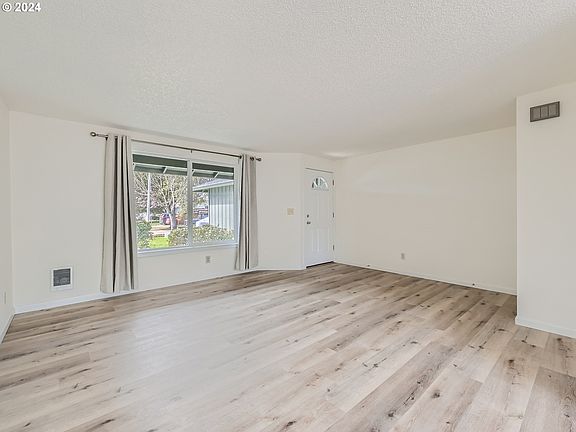 4th image of 1084 NW 2nd Ave
