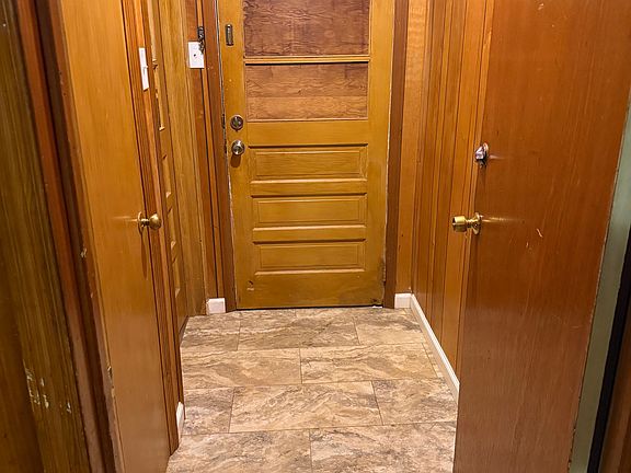 5th image of 228 Virginia Ave