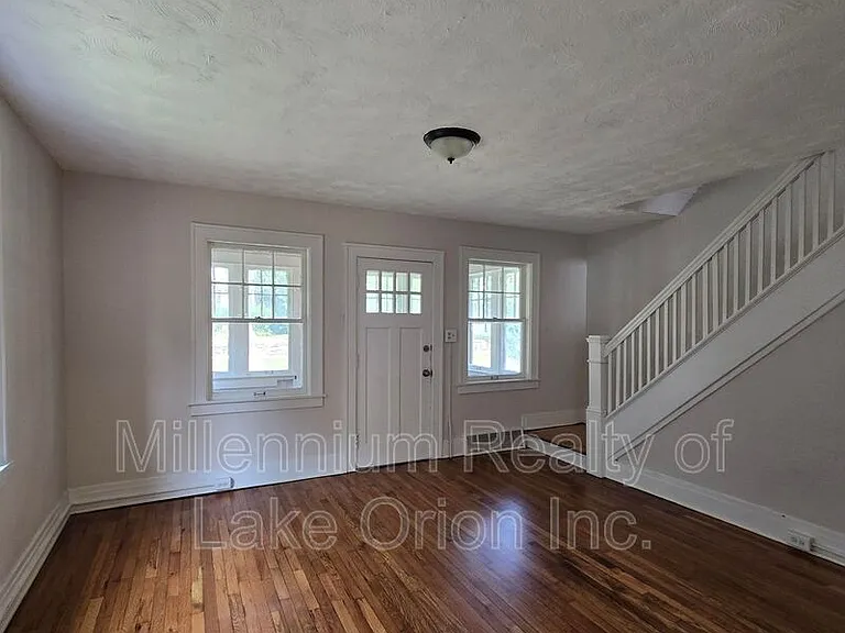 96 Oliver St — Photo 16