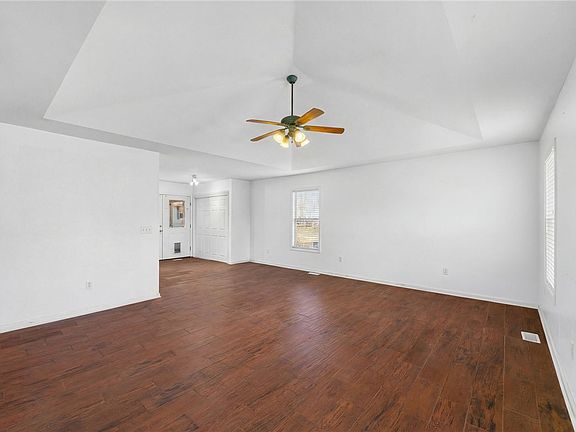 3rd image of 111 Logan Ln