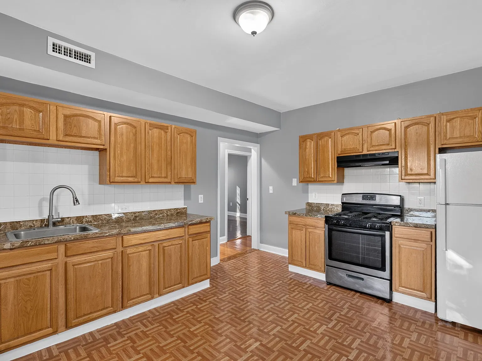 4 bed, 1500 sqft, $3,700 — Photo 2