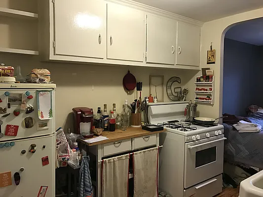 Rented by Zikos Realty Services | media 5