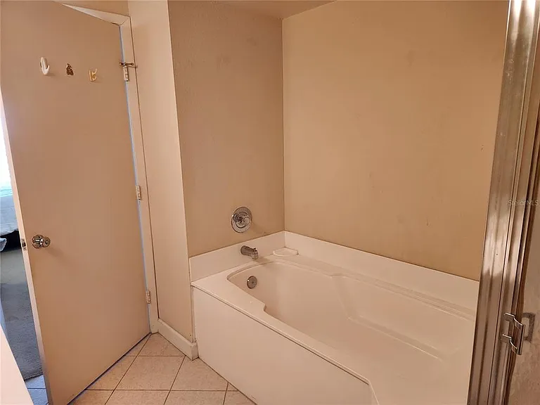 6105 Bahia Del Mar Cir #283 — Photo 14