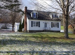 5 Washington Sq, West Stockbridge, MA 01266