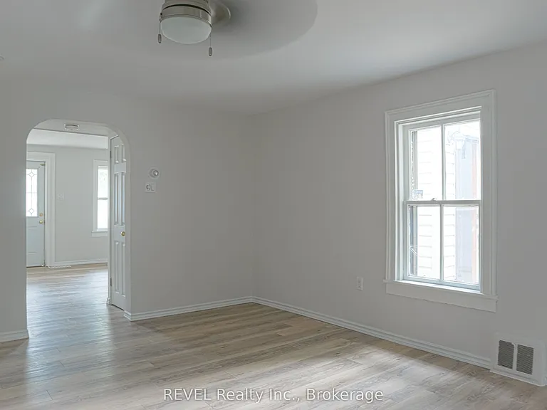 389 Glendale Ave — Photo 16