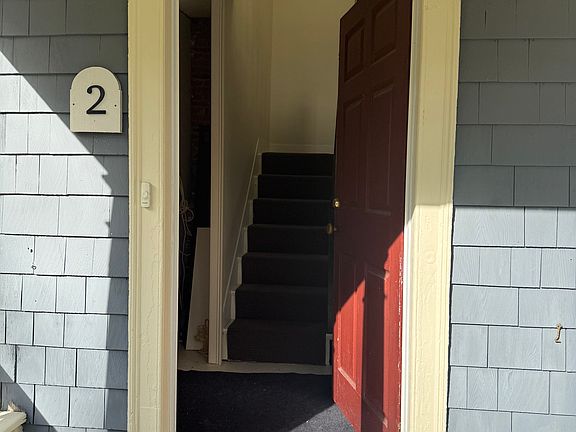 2nd image of 194 Old Main Rd #2