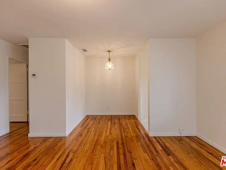 302 N Maple St — Photo 7