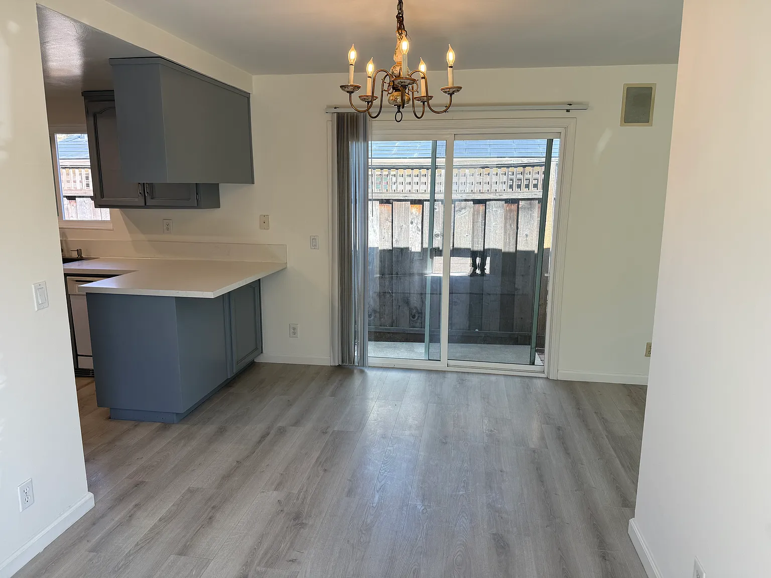 3 bed, 1250 sqft, $3,800 — Photo 2
