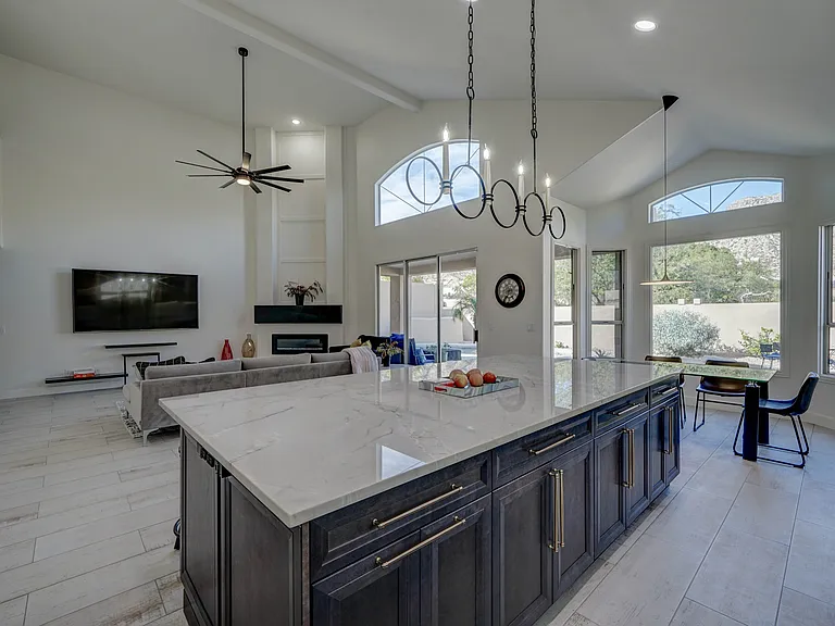 820 E Mountain Sage Dr — Photo 1