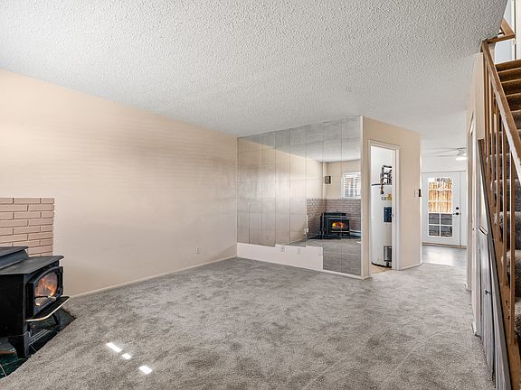 4th image of 71 Park Ln APT B