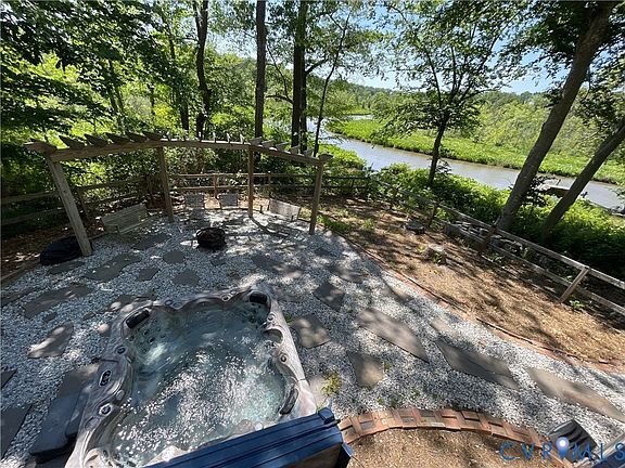 2nd image of 776 Court House Landing Rd