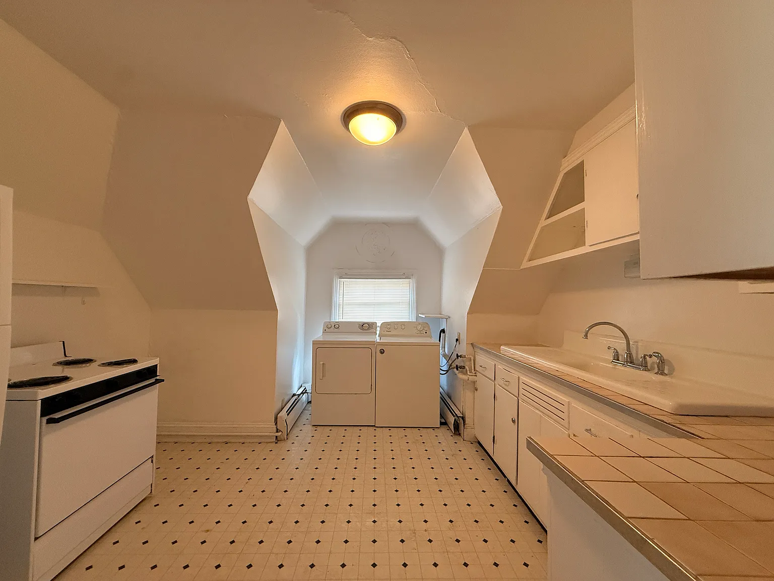2 bed, 1200 sqft, $2,500 — Photo 2