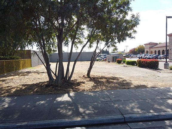 2nd image of 1566 W Yosemite Ave