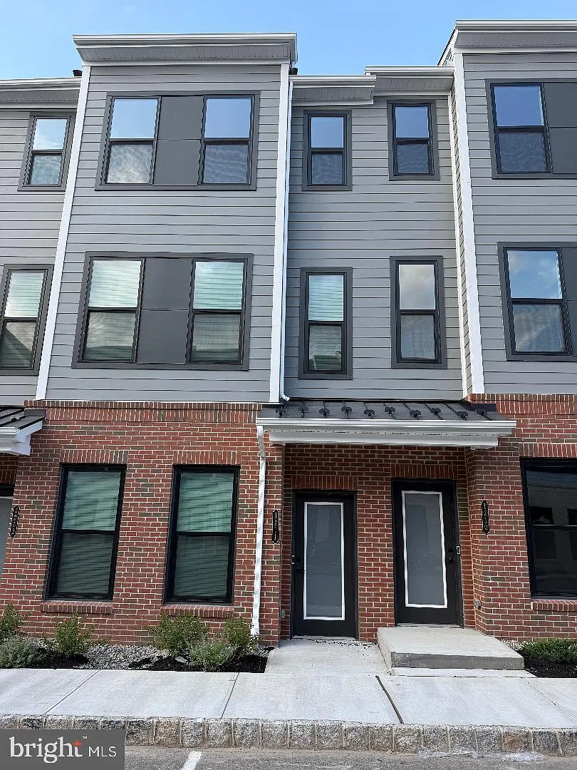 3 bed, 2.5 bath, 1654 sqft, $3,800 — Photo 1