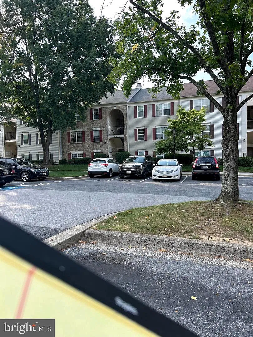 2 bed, 2.0 bath, 1043 sqft, $2,400 — Photo 1