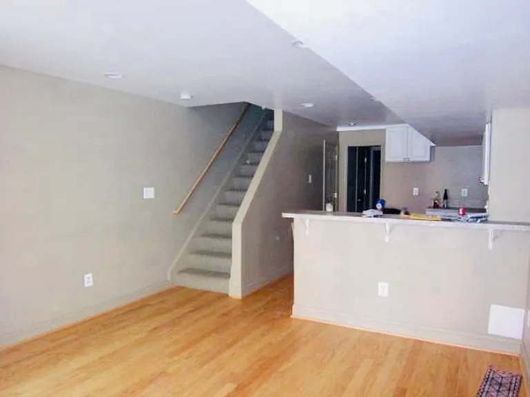 409 E Cross St — Photo 2