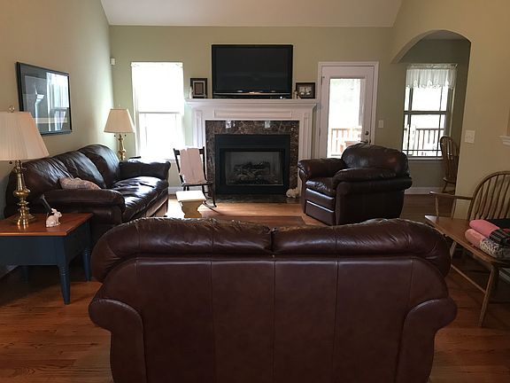3rd image of 160 Durance Dr