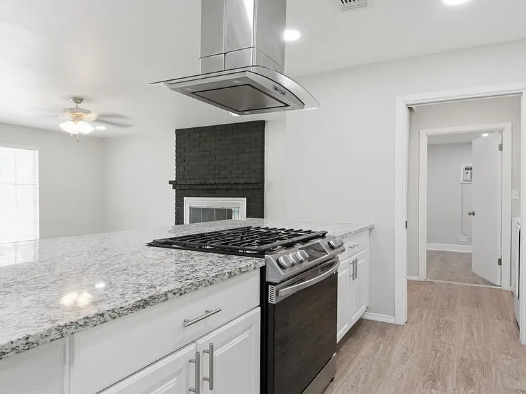 7211 Glen Hvn — Photo 1