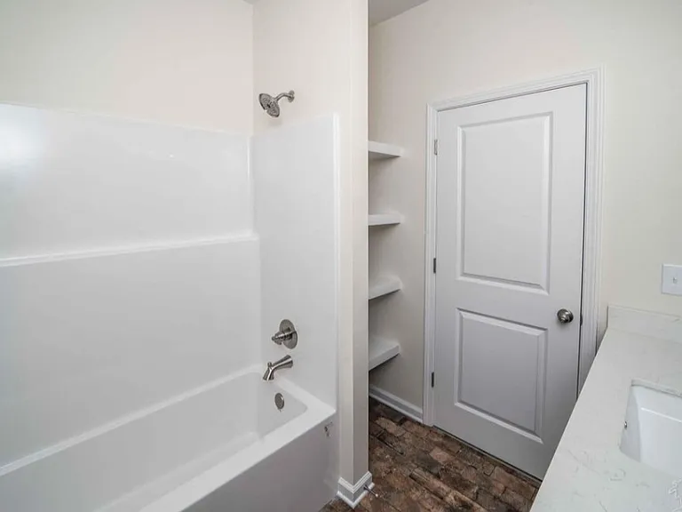 4521 Oak Forest Dr — Photo 11