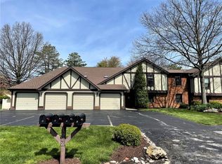 1622 Walpole Dr APT D, Chesterfield, MO