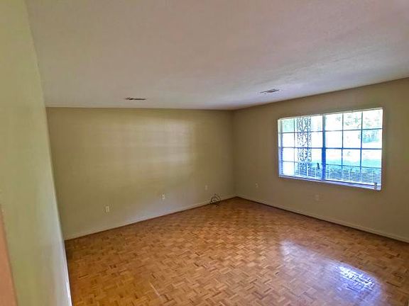 5th image of 318 Priscilla Dr