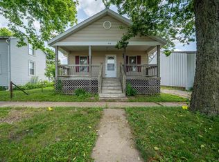 410 S 3rd St, Pekin, IL 61554