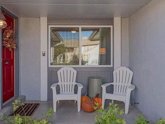 3rd image of 6824 Vivian Dr NE