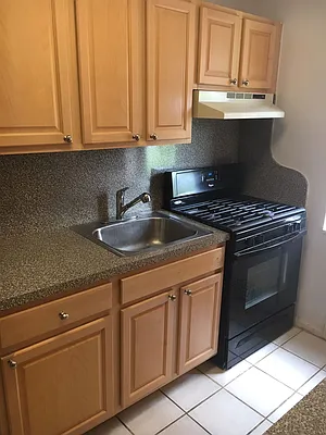 Rented by Realty 2000 Associates Ltd | media 10