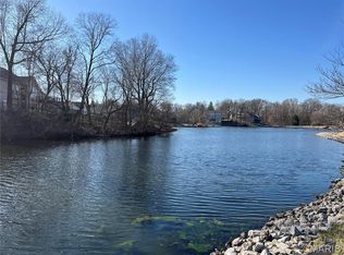 6020 Keebler Oaks Dr, Maryville, IL 62062