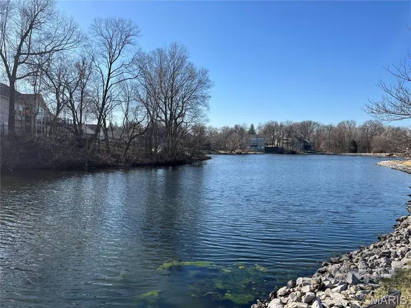 6020 Keebler Oaks Dr, Maryville, IL 62062