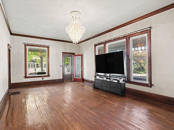 5th image of 2082 Torrent St