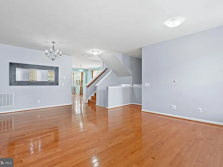 22667 Flowing Spring Sq — Photo 4