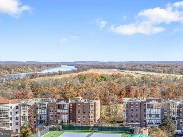 19365 Cypress Ridge Ter Unit 817, Lansdowne, VA 20176