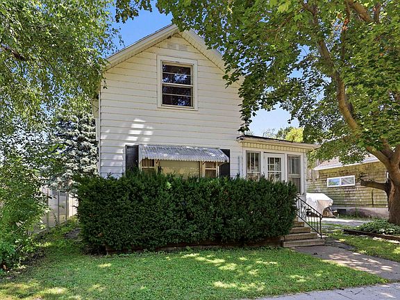 2nd image of 526 Boyd St