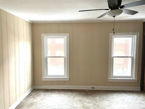 4th image of 1043 W Poplar St